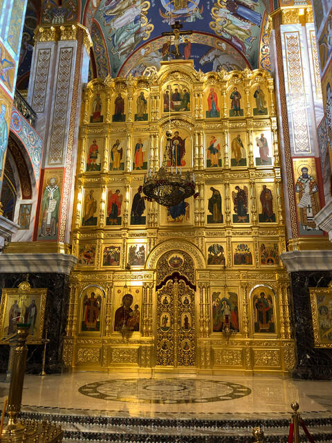Новодевичий монастырь в Санкт-Петербурге, иконостас собора Воскресения Христова