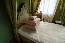 Большая кровать в Спальне в дворце Монплезир