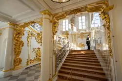 Парадная лестница Большого дворца в Петергофе
