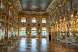 Танцевальный зал Большого дворца в Петергофе