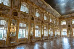 Танцевальный зал в Большом дворце Петергофа