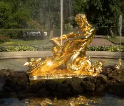 Тритон фонтана «Оранжерейный» в Петергофе