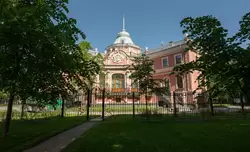 Летний дворец Белосельских-Белозерских в Санкт-Петербурге