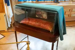 Кожаная подушка со следами крови, которая находилась в карете Александра II во время трагической гибели
