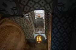 Лестница завершается стеклянным сводом, дворец «Коттедж» в Петергофе