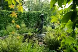 Скульптура «Ночь», Собственный сад, Фермерский дворец