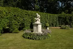 Собственный сад Фермерского дворца в Петергофе