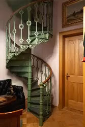 Винтовая лестница для подъема в гардеробные комнаты, Камердинерская