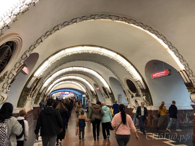 Станция метро «Площадь Восстания» в Санкт-Петербурге