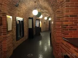 Загибающийся коридор внутри «бутылки» Новой Голландии