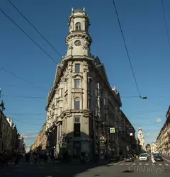 Доходный дом купца Ш. З. Иоффа — символ площади Пять углов в Санкт-Петербурге