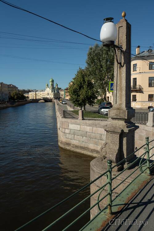 Фонарь Пикалова моста, вид на Могилёвский мост и Исидоровскую церковь