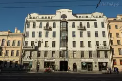 Невский проспект, 72, бывший Дом Кино и звуковой кинотеатр «Кристалл-Палас»
