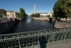 Пересечение двух каналов в Санкт-Петербурге (Семь мостов)