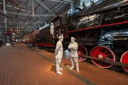 Железнодорожный музей в Санкт-Петербурге, экспозиция у паровоза