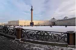 Дворцовая площадь зимой