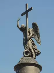 Дворцовая площадь, ангел на Александровской колонне