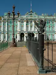 Дворцовая площадь, ограда Александровской колонны
