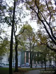 Вид на Исаакиевский собор из Александровского сада
