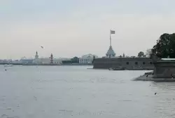 Вид на Петропавловскую крепость и Стрелку Васильевского острова с Троицкого моста