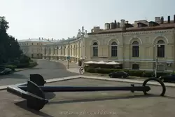 Якорь, здание Морского музея