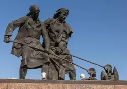 Скульптурная группа «Литейщицы» — монумент «Героическим защитникам Ленинграда»