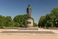 Памятник Маршалу Жукову в парке Победы в Санкт-Петербурге