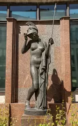 Скульптура «Философия» во внутреннем дворике здания Российской национальной библиотеки