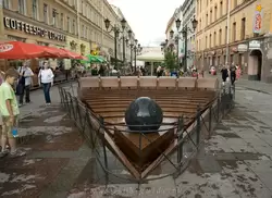 Фонтан с шаром на улице Малая Садовая