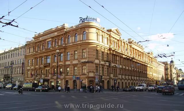 Гостиница «Рэдиссон Роял» стоит на пересечении Невского и Владимирского проспектов