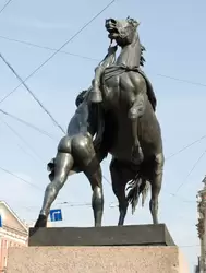 Скульптуры Укротители коней на Аничковом мосту в Санкт-Петербурге