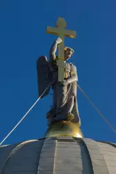 Ангел на куполе церкви Святой Екатерины крупный планом