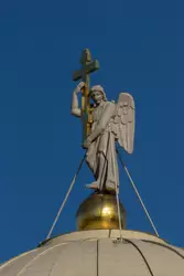 Ангел на куполе церкви Святой Екатерины на Васильевском острове