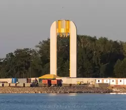 Юбилейная арка-звонница на Крестовском острове