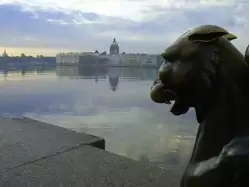 Белые ночи в Санкт-Петербурге, вид на Адмиралтейскую набережную
