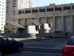 Мемориал героическому экипажу Краснознамённого крейсера «Киров», башни главного калибра