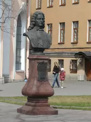 Памятник первому кавалеру ордена Андрея Первозванного Фёдору Алексеевичу Головину
