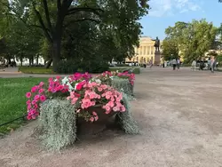 Площадь искусств и памятник Пушкину