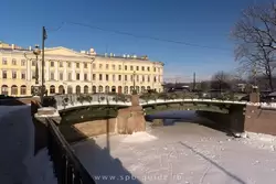 Канал Грибоедова, Театральный мост и Ложный мост