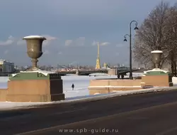 Петровский спуск, Петропавловский собор и Дворцовый мост