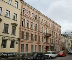 В этом доме жил Н.М. Пржевальский (Столярный пер. 6)