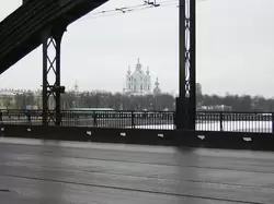 Вид на Смольный с Большеохтинского моста