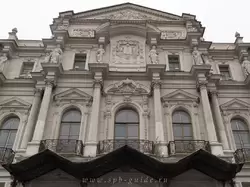 Ново-Михайловский дворец на набережной Невы