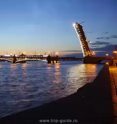 Троицкий мост в Санкт-Петербурге ночью