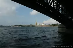 Вид на Петропавловку из-под Троицкого моста