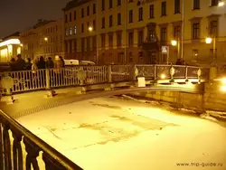 Итальянский мостик морозным вечером