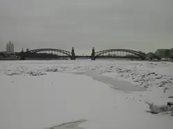 Большеохтинский мост и Нева зимой