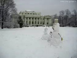 Елагин дворец и снеговики