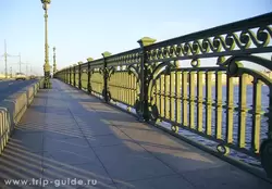 Ограда Троицкого моста