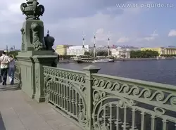 Вид на Петровскую набережную с Троицкого моста